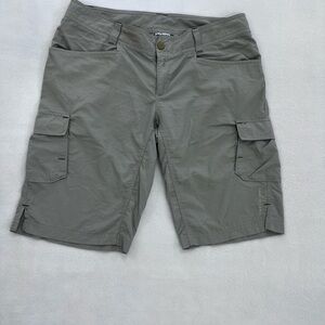 Columbia Women's Light Gray Outdoor Shorts size 8
